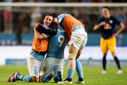 Malmö FFs Nikola Djurjic och Markus Rosenberg jublar ihop