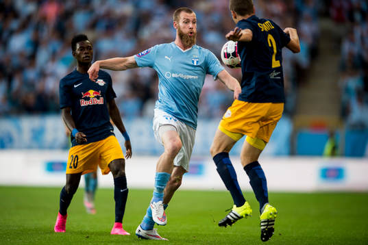 Malmö FFs Jo Inge Berget och Salzburgs David Atanga och