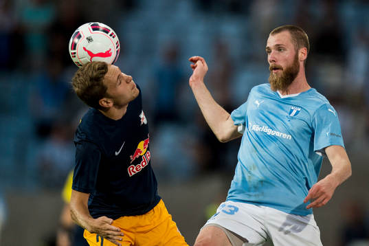 Salzburgs Benno Schmitz och Malmö FFs Jo Inge Berget