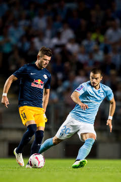 Salzburgs Vallon Berisha och Malmö FFs Vladimir Rodic
