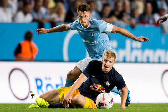 Malmö FFs Markus Rosenberg och Salzburgs Martin Hinteregger