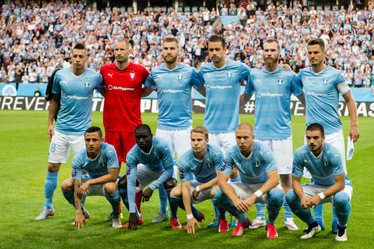Malmö FFs startelva, övre raden från vänster Nikola
