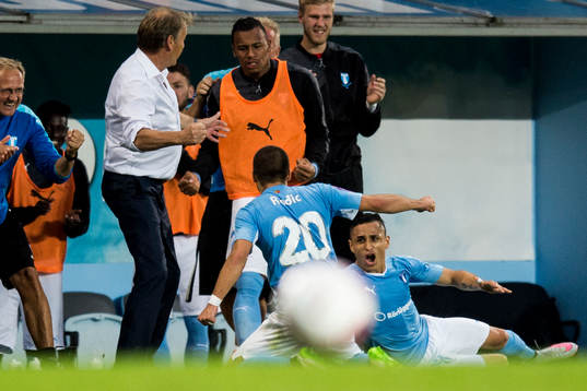 Malmö FFs Vladimir Rodic och Yoshimar Yotún jublar
