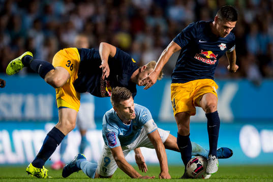 Malmö FFs Markus Rosenberg faller