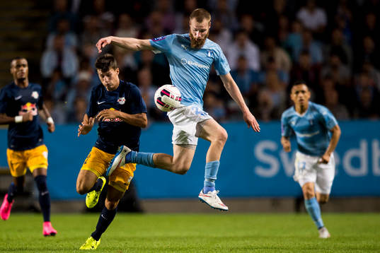 Malmö FFs Jo Inge Berget och Salzburgs Stefan Lainer