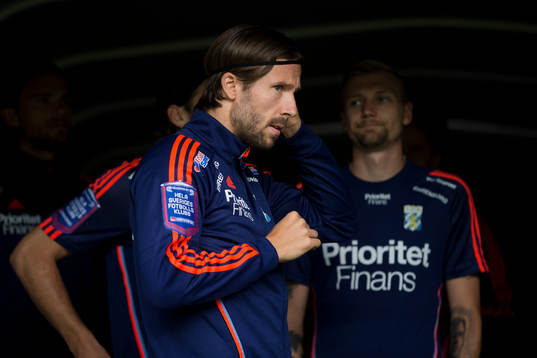 IFK Göteborgslagkapten Mattias Bjärsmyr på väg in till