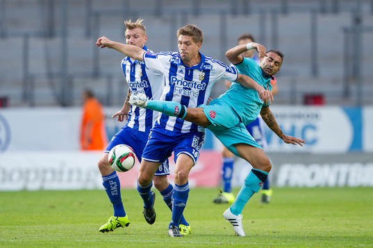 IFK Göteborgs Mikael Boman mot Belenenses Carlos Martins