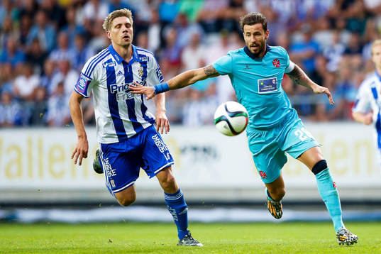 Belenenses Brandão och IFK Göteborgs Mikael Boman