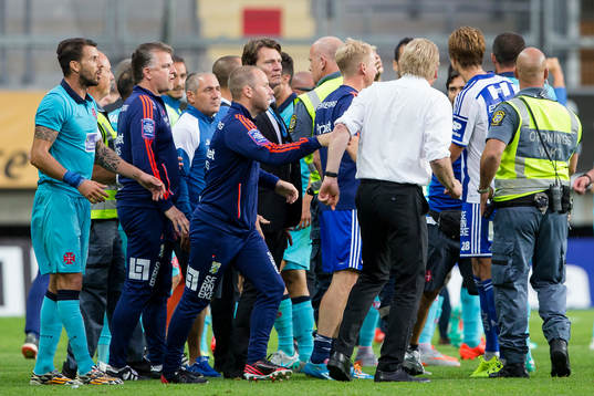 Tumult uppstår vid slutsignalen när IFK Göteborgs