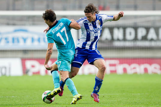 Belenenses Fábio Sturgeon mot IFK Göteborgs Gustav