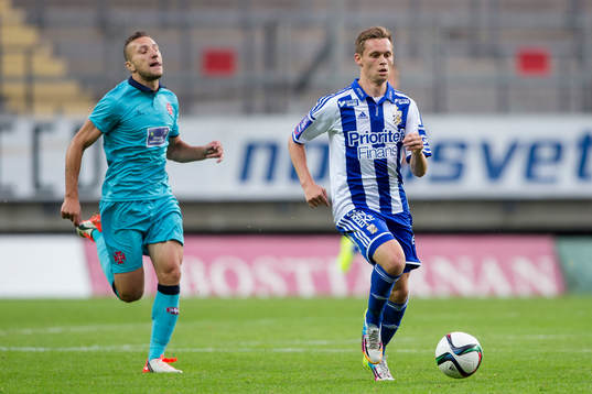 IFK Göteborgs Jakob Ankersen före Belenenses André Sousa