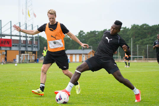 Bläddra bland fler bilder av Fotboll, Superettan, Christian Wilhelmsson, Mjällby.