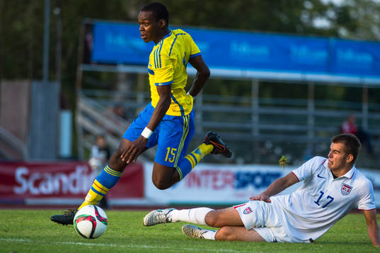Joel Joshoghene Asoro i ett anfall i slutminutrarna