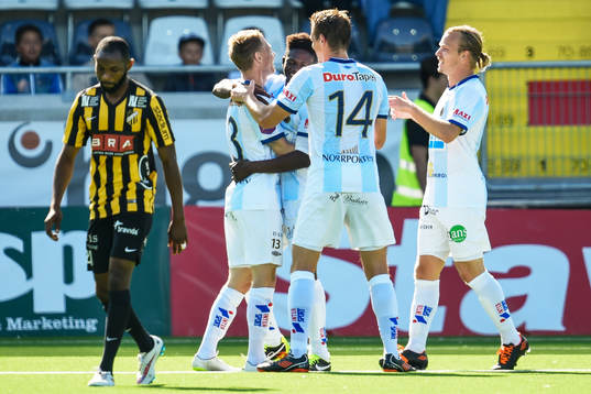 Gefles spelare jublar