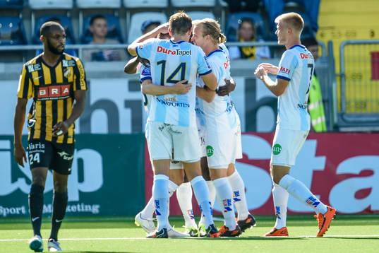 Gefles spelare firar