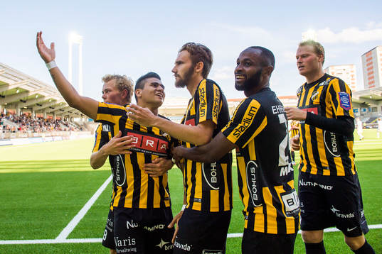 Häckens Paulo de Oliveira jublar