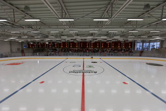 Den nybyggda ishockeyhallen Stenungsund Arena innan