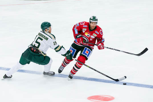 Färjestads August Gunnarsson mot Frölundas Joel Lundqvist