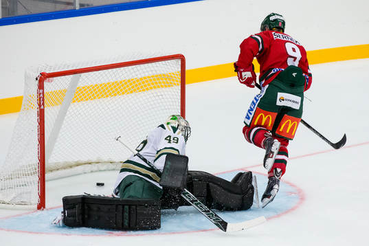 Frölundas Spencer Abbott gör 1-0 på straff bakom