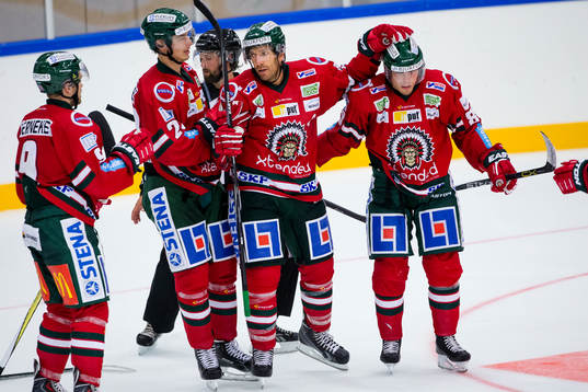 Frölundas Joel Lundqvist klappas om