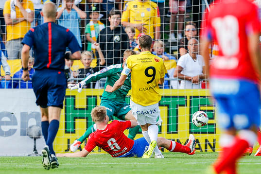 Falkenbergs Gustaf Nilsson gör 1-0