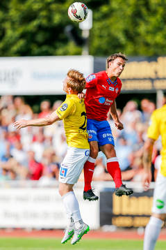 Falkenbergs Dan Keat och Helsingborgs Anton Wede i en