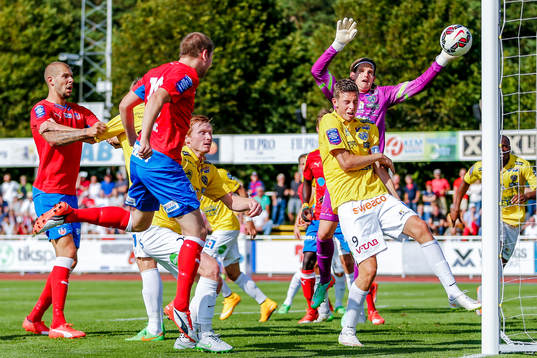Helsingborgs Darijan Bojanic nickar in 1-2