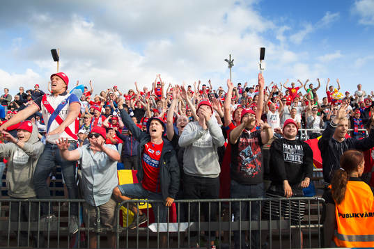 Helsingborgs supportrar jublar