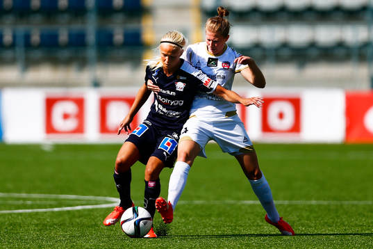 Linköpings Pernille Harder och FC Rosengårds Emma Berglund