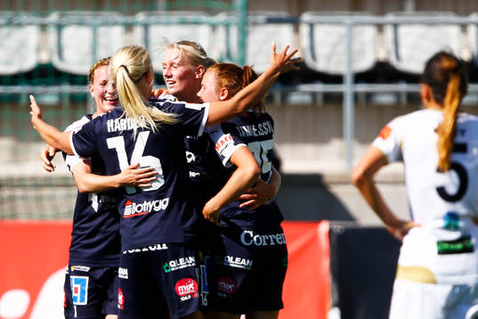 Linköpings Stina Blackstenius jublar