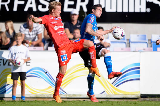 Åtvidabergs Andreas Dahlén och Halmstads James Keene