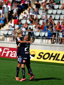 Linköpings Stina Blackstenius och Vera Diatel jublar