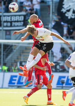 Örebros Martin Broberg i en nickduell