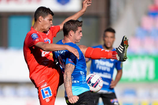 Åtvidabergs Mauricio Albornoz och Halmstads James Keene