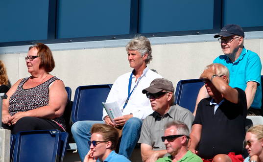Pia Sundhage på läktaren