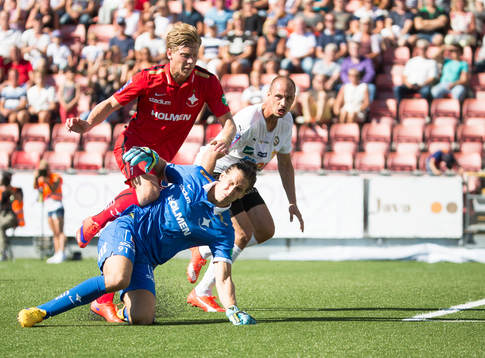 Norrköpings Alexander Fransson knäar Norrköpings