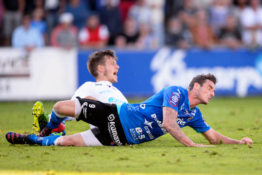 Åtvidabergs målvakt Gustav Jansson och Halmstads James
