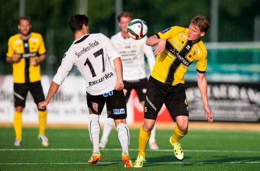 Mjällbys Lukas Grill och Frej Täbys Victor Söderström