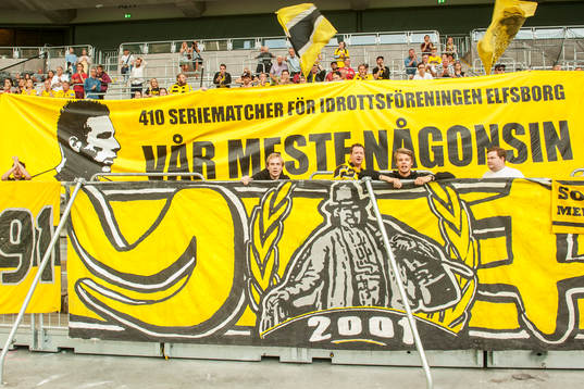 Elfsborgs supportrar hyllar Elfsborgs Anders Svensson med
