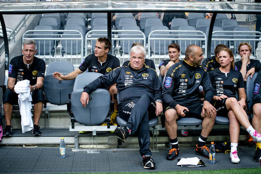 Elfsborgs assisterande tränare Reine Almqvist på bänken