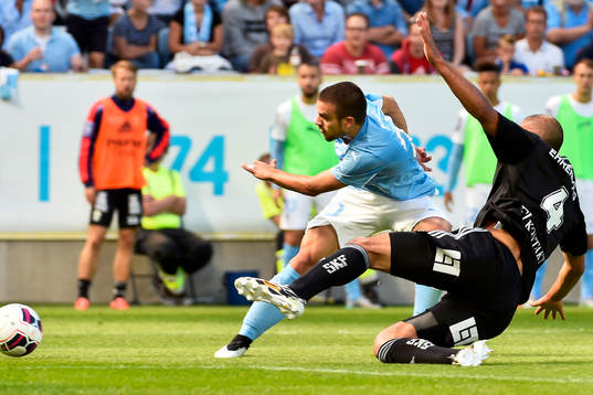 Malmö FFs Vladimir Rodic och IFK Göteborgs Haitam Aleesami