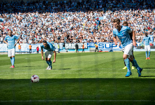 Malmö FFs Markus Rosenberg slår 2-0 straffen