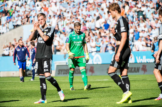 IFK Göteborgs målvakt John Alvbåge deppar