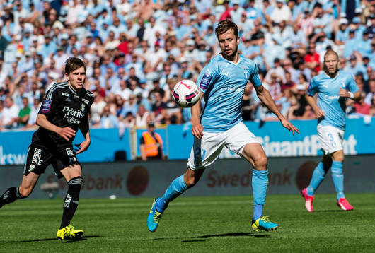 Malmö FFs Kari Arnason mot IFK Göteborgs Riku Riski