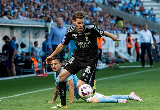Närkamp mellan IFK Göteborgs Emil Salomonsson och Malmö
