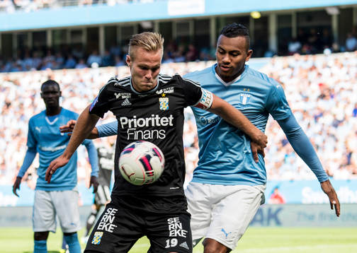 Närkamp mellan IFK Göteborgs Gustav Engvall och Malmö