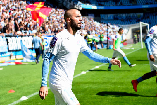 Malmö FFs Malmö FFs Guillermo Molins värmer upp