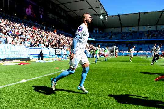 Malmö FFs Guillermo Molins värmer upp