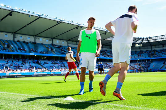 Malmö FFs Markus Rosenberg värmer upp