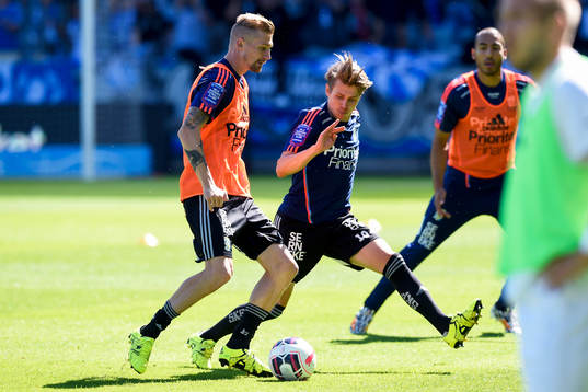 IFK Göteborgs Sebastian Eriksson och Riku Riski värmer upp